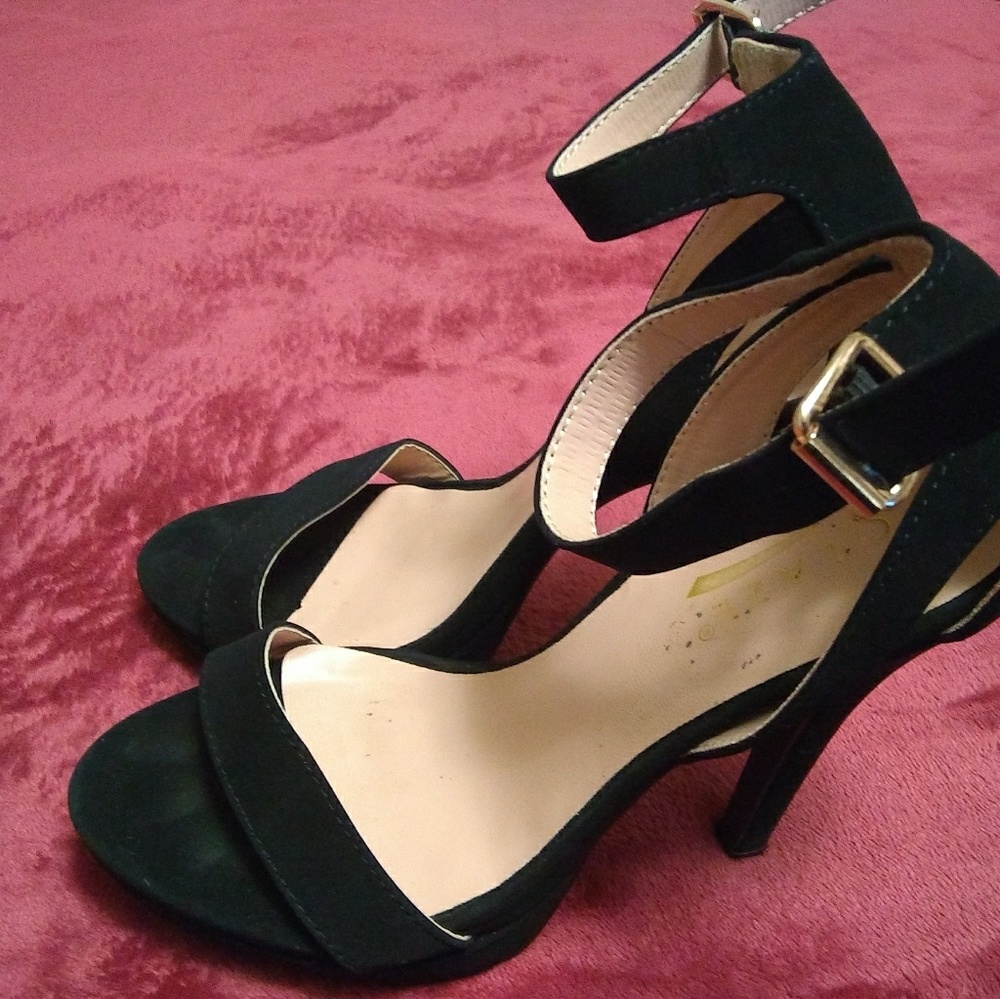 Size 6 heels, $10
